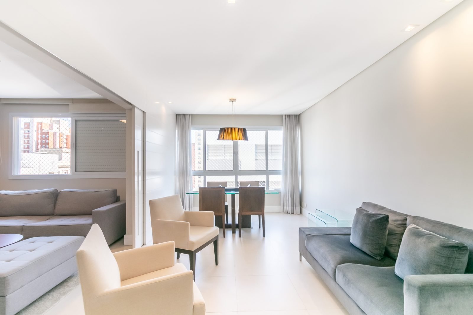 Apartamento 100 m² Mobiliado no Jardins, 2 Dorms, 1 Suíte, Vista Livre e 1 Vaga