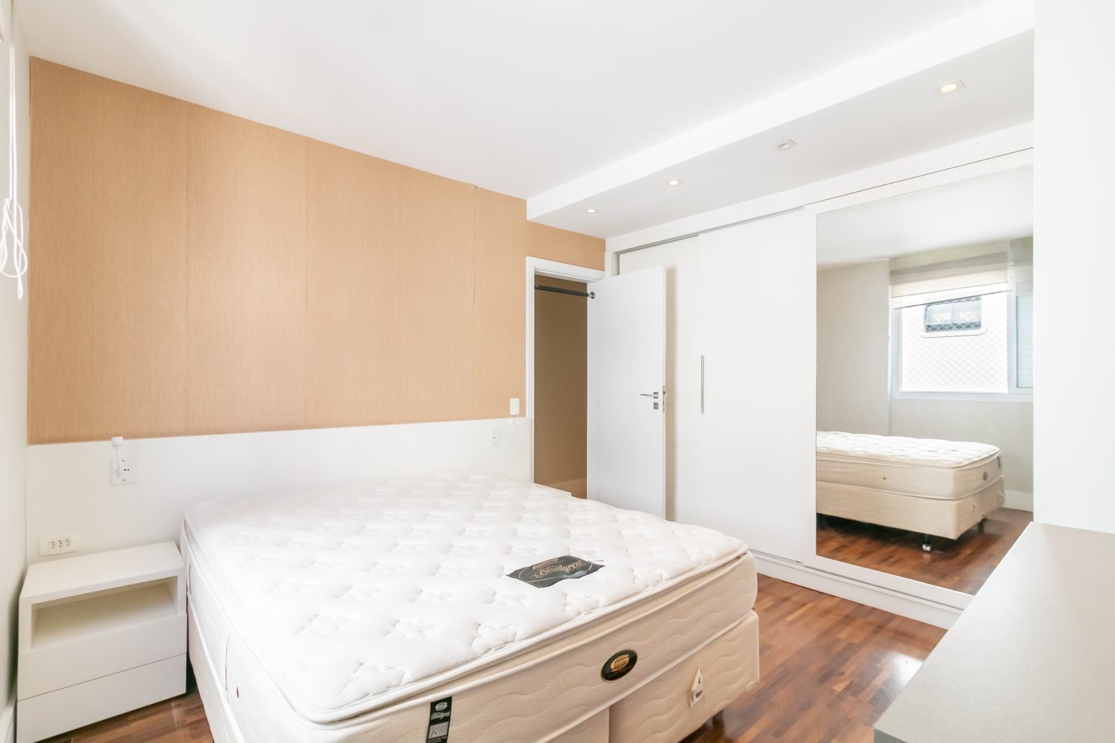 Foto 14 de Apartamento 100 m² Mobiliado no Jardins, 2 Dorms, 1 Suíte, Vista Livre e 1 Vaga