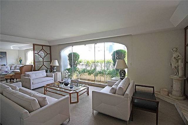 Apartment for sale in Jardins with 276 m², 4 bedrooms, 2 suites, 3 parking spaces, R$ 3,155,000.00