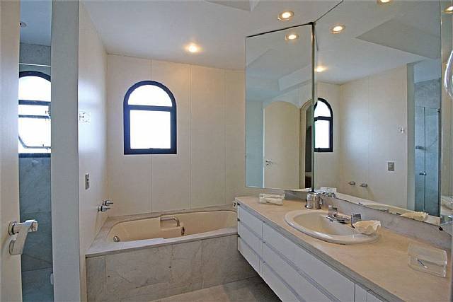 Foto 6 de Apartment for sale in Jardins with 276 m², 4 bedrooms, 2 suites, 3 parking spaces, R$ 3,155,000.00